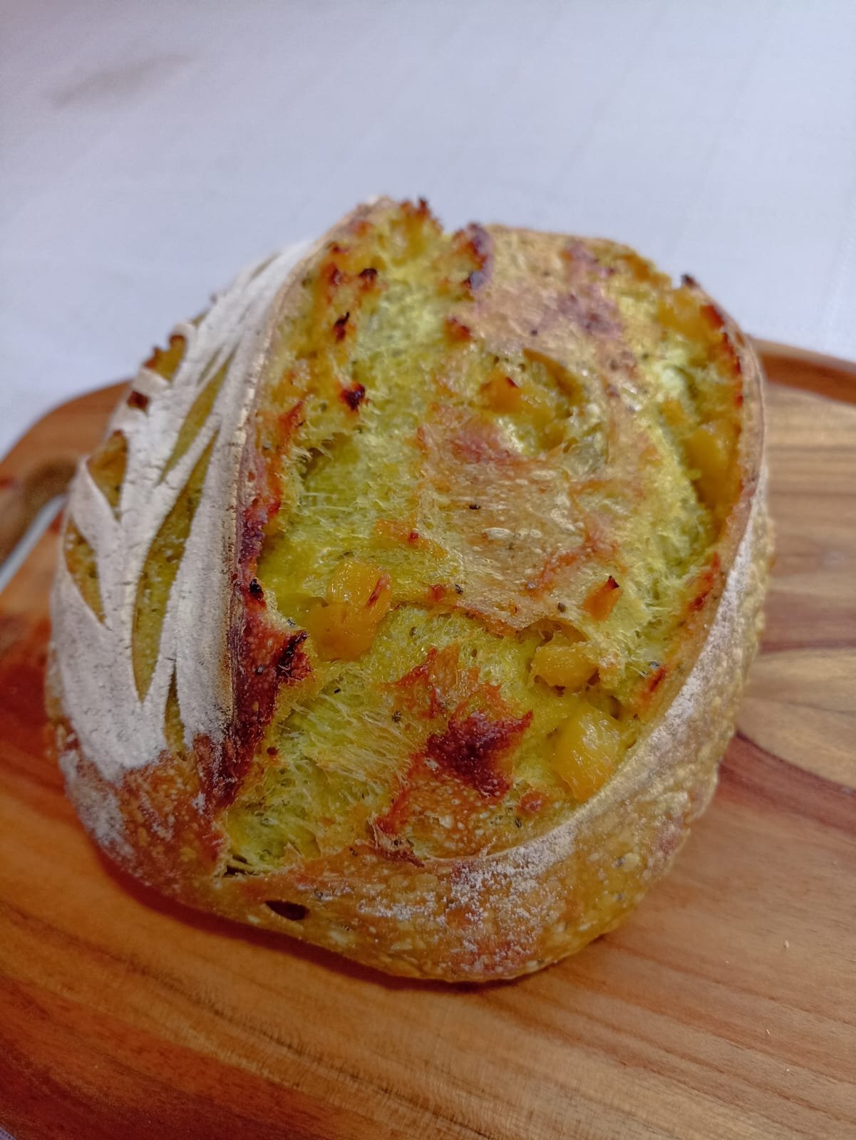 Pan de masa madre Curcuchia Chia, curcuma y piña